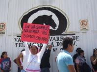 Trabajador con cartel
